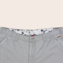Load image into Gallery viewer, Quiksilver Embroidered Pocket Spell Out Shorts - 34”