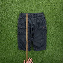 Load image into Gallery viewer, (2008) Women’s Nike Fit Dry Small Swoosh Embroidered Adjustable Black Cargo 3/4 Length Shorts - S (6)