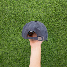 Load image into Gallery viewer, (2005) Nike Heritage ‘86 Metal Swoosh Navy Metallic 6 Panel Cap - One Size