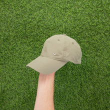 Load image into Gallery viewer, (2009) Nike Heritage ‘86 Metal Swoosh Cream Metallic 6 Panel Cap - One Size