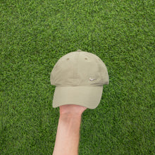 Load image into Gallery viewer, (2009) Nike Heritage ‘86 Metal Swoosh Cream Metallic 6 Panel Cap - One Size