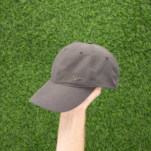 Load image into Gallery viewer, (2007) Nike Heritage ‘86 Metal Swoosh Grey Metallic 6 Panel Cap - One Size