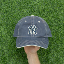 Load image into Gallery viewer, New York Yankees Embroidered Reverse Contrast Stitch New Era MLB 6-Panel Cap - One Size