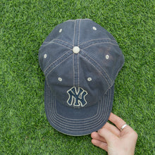 Load image into Gallery viewer, New York Yankees Embroidered Reverse Contrast Stitch New Era MLB 6-Panel Cap - One Size