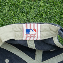 Load image into Gallery viewer, New York Yankees Embroidered Reverse Contrast Stitch New Era MLB 6-Panel Cap - One Size