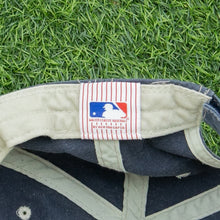 Load image into Gallery viewer, New York Yankees Embroidered Reverse Contrast Stitch New Era MLB 6-Panel Cap - One Size