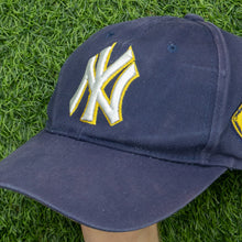 Load image into Gallery viewer, New York Yankees Uncle Sam Top Hat Embroidered MLB Major League Baseball Two Tone 6-Panel Cap - One Size