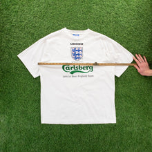 Load image into Gallery viewer, (1996) England Umbro Carlsberg Promotional Graphic Football T-Shirt - XL/XXL