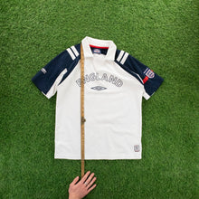 Load image into Gallery viewer, 2002/03 England Umbro Spell Out Collard Training Football Shirt - M