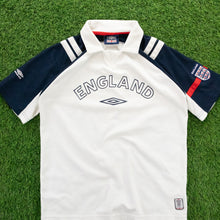 Load image into Gallery viewer, 2002/03 England Umbro Spell Out Collard Training Football Shirt - M