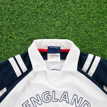 Load image into Gallery viewer, 2002/03 England Umbro Spell Out Collard Training Football Shirt - M