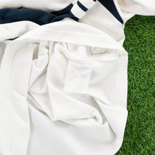 Load image into Gallery viewer, 2002/03 England Umbro Spell Out Collard Training Football Shirt - M