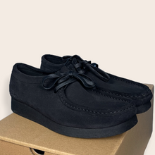 Load image into Gallery viewer, Clarks Wallabee trainers
