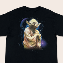 Load image into Gallery viewer, (2000’s) Star Wars Yoda ‘Try not. Do. Or do not. There is no try.’ graphic t-shirt - L