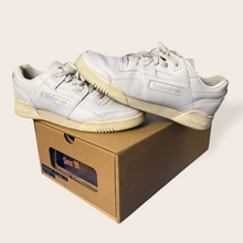 Load image into Gallery viewer, Women’s Reebok classic workout trainers - chalk/cream - UK 6