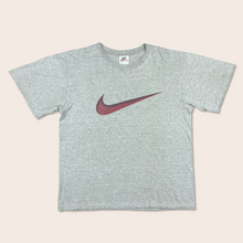 Load image into Gallery viewer, Nike red centre swoosh t-shirt