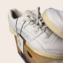 Load image into Gallery viewer, Women’s Reebok classic workout trainers - chalk/cream - UK 6