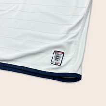 Load image into Gallery viewer, 2003/05 England Umbro ‘04 Euros Home Reversible Football Shirt - L