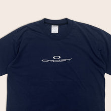 Load image into Gallery viewer, Oakley Spell Out Embroidered Centre Logo T-Shirt - M
