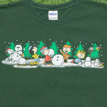 Load image into Gallery viewer, Snoopy Charlie Brown Woodstock &amp; Friends Snow Scene Christmas Peanuts by Schulz Graphic Gildan Green T-Shirt - L
