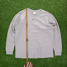 Load image into Gallery viewer, (2000) Nike Small Centre Swoosh Embroidered Grey Long Sleeve T-Shirt - L
