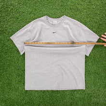 Load image into Gallery viewer, (2000) Nike Small Centre Swoosh Embroidered Grey Short Sleeve T-Shirt - L
