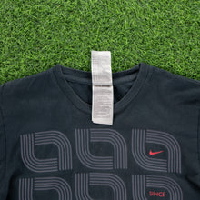 Load image into Gallery viewer, Nike Since 72 Graphic Black T-Shirt - S/M
