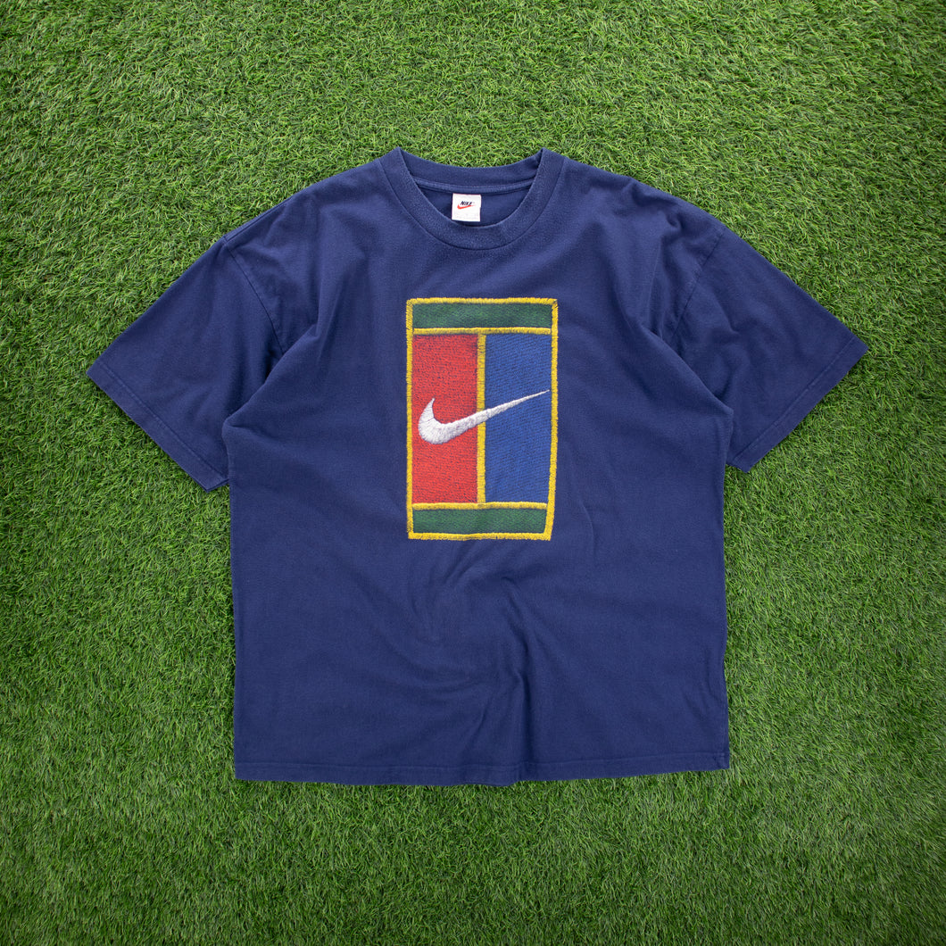 (1997) Nike Tennis Court Large Logo Stitch Graphic Navy T-Shirt - XL