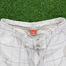 Load image into Gallery viewer, (2010) Nike Athletic Dept Small Swoosh Embroidered Pocket Logo Checked Beige Shorts - L (32/34”)
