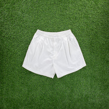 Load image into Gallery viewer, (2000) NNike Tennis Court Embroidered Pleated White Sports Shorts - L (32/34”)
