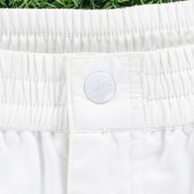 Load image into Gallery viewer, (2000) NNike Tennis Court Embroidered Pleated White Sports Shorts - L (32/34”)
