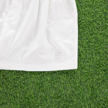 Load image into Gallery viewer, (2000) Nike Tennis Court Embroidered Pleated White Sports Shorts - L (32/34”)
