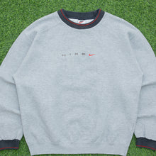 Load image into Gallery viewer, 1999 Nike Spell Out Small Swoosh Embroidered Boxy Crewneck Grey Sweatshirt - M
