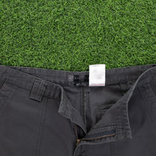 Load image into Gallery viewer, (2000) Nike Golf Small Swoosh Embroidered Grey Cargo Shorts - L (32/34”)
