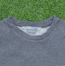 Load image into Gallery viewer, 2006 Nike Small Swoosh Embroidered Logo Boxy Raglan Crewneck Dark Grey Sweatshirt - M
