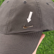 Load image into Gallery viewer, (2007) Nike Heritage ‘86 Metal Swoosh Grey Metallic 6 Panel Cap - One Size
