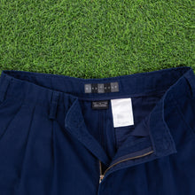 Load image into Gallery viewer, (2000) Nike Golf Pleated Navy Chino Shorts - M (30/32”)
