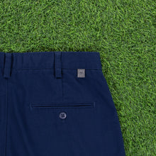 Load image into Gallery viewer, (2000) Nike Golf Pleated Navy Chino Shorts - M (30/32”)
