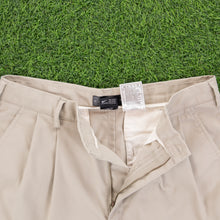 Load image into Gallery viewer, (2001) Nike Golf Pleated Beige Chino Shorts - M (30/32”)
