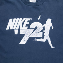 Load image into Gallery viewer, Nike ‘72 Runner Graphic Navy T-Shirt - L
