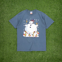 Load image into Gallery viewer, (1997) Snoopy Woodstock Peanuts Snowman ‘Winter is snow much fun’ Christmas Graphic Blue T-Shirt - L
