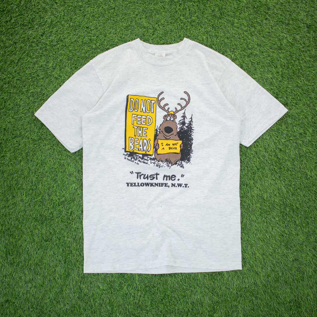 Farley & Co ‘Do Not Feed The Bears, I Am Not A Bear, Trust Me’ Yellowknife N.W.T Joke Graphic Single Stitch T-Shirt - M