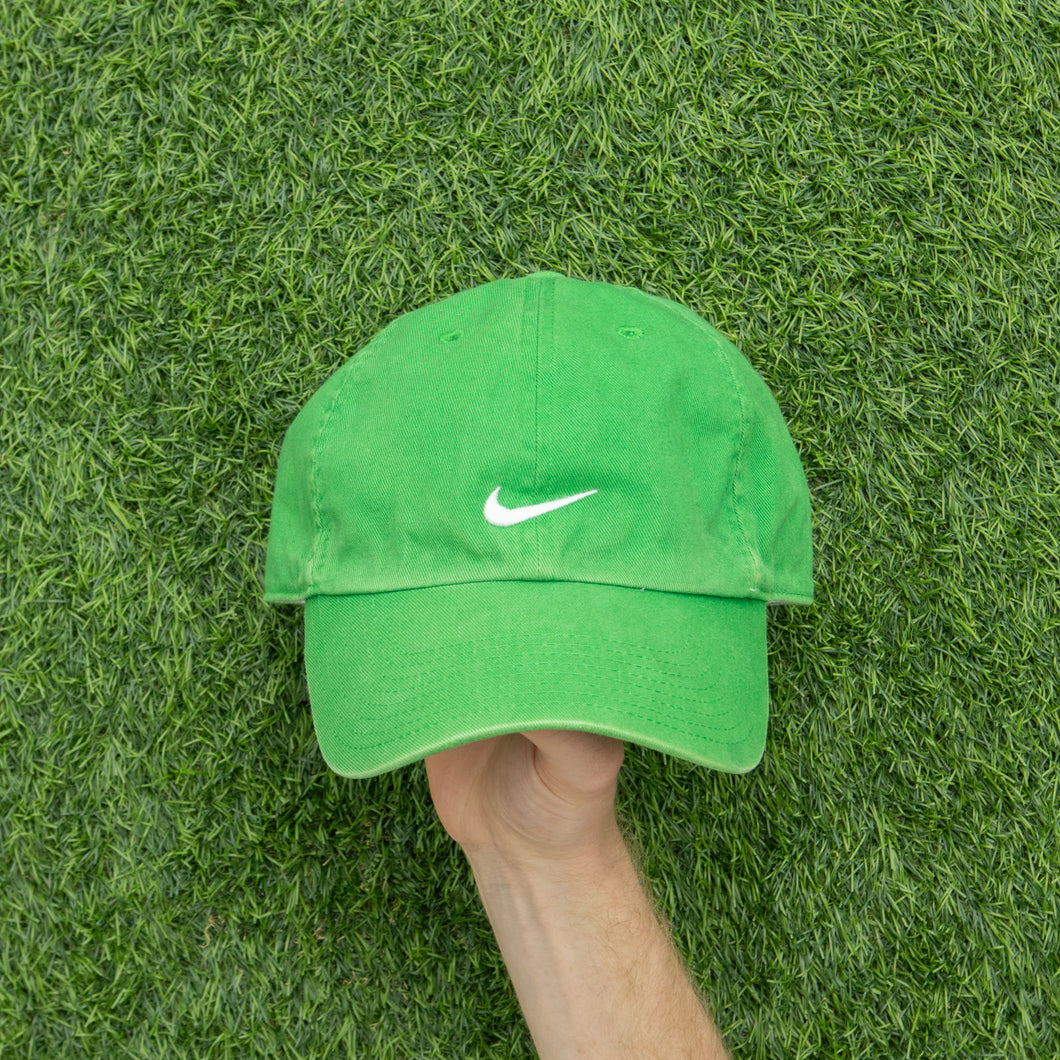 Nike Small Swoosh Embroidered Green 6-Panel Snapback Cap - One Size