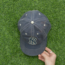 Load image into Gallery viewer, New York Yankees Embroidered Reverse Contrast Stitch New Era MLB 6-Panel Cap - One Size
