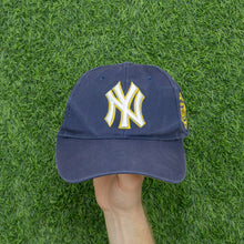 Load image into Gallery viewer, New York Yankees Uncle Sam Top Hat Embroidered MLB Major League Baseball Two Tone 6-Panel Cap - One Size
