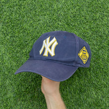 Load image into Gallery viewer, New York Yankees Uncle Sam Top Hat Embroidered MLB Major League Baseball Two Tone 6-Panel Cap - One Size
