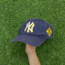 Load image into Gallery viewer, New York Yankees Uncle Sam Top Hat Embroidered MLB Major League Baseball Two Tone 6-Panel Cap - One Size
