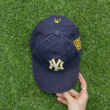 Load image into Gallery viewer, New York Yankees Uncle Sam Top Hat Embroidered MLB Major League Baseball Two Tone 6-Panel Cap - One Size
