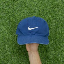 Load image into Gallery viewer, 1997 Nike Swoosh Embroidered Navy Two Tone 6-Panel Snapback Cap - One Size
