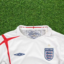 Load image into Gallery viewer, 2005/07 England Umbro Home Football Shirt - M
